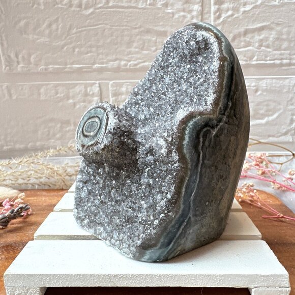 Gorgeous Amethyst Cut Base from Uruguay - Picture 3 of 10